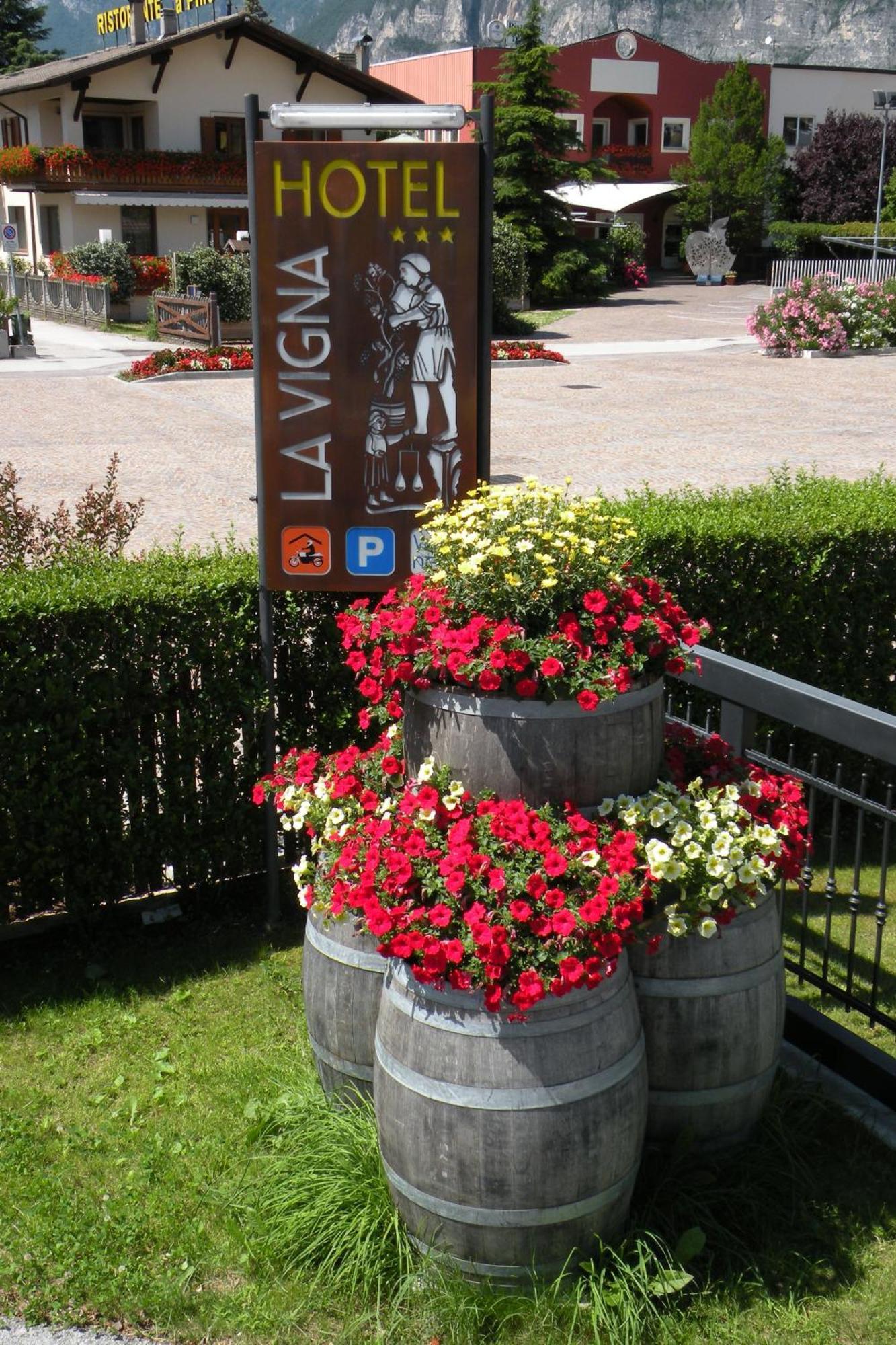 Hotel Garni La Vigna - Adult Friendly San Michele allʼAdige المظهر الخارجي الصورة