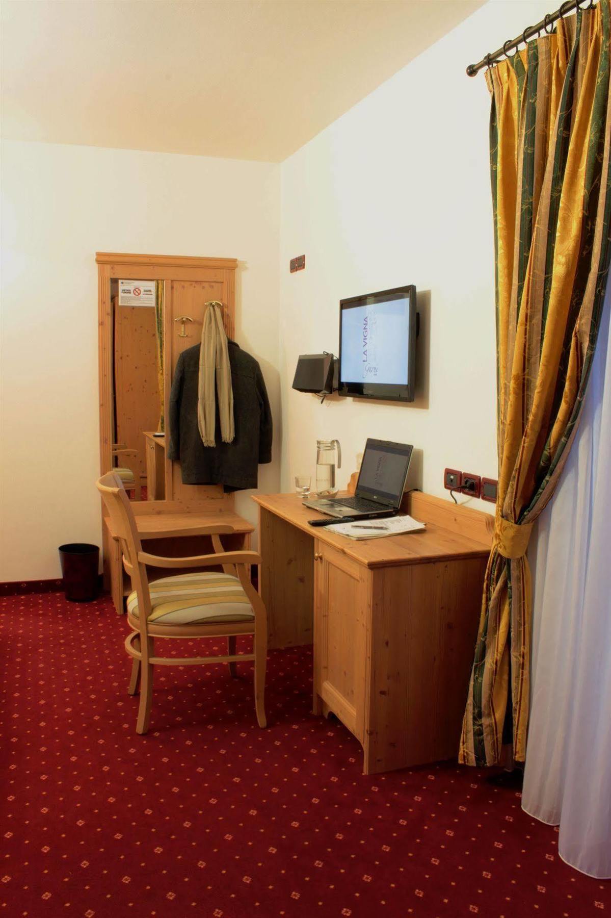 Hotel Garni La Vigna - Adult Friendly San Michele allʼAdige المظهر الخارجي الصورة