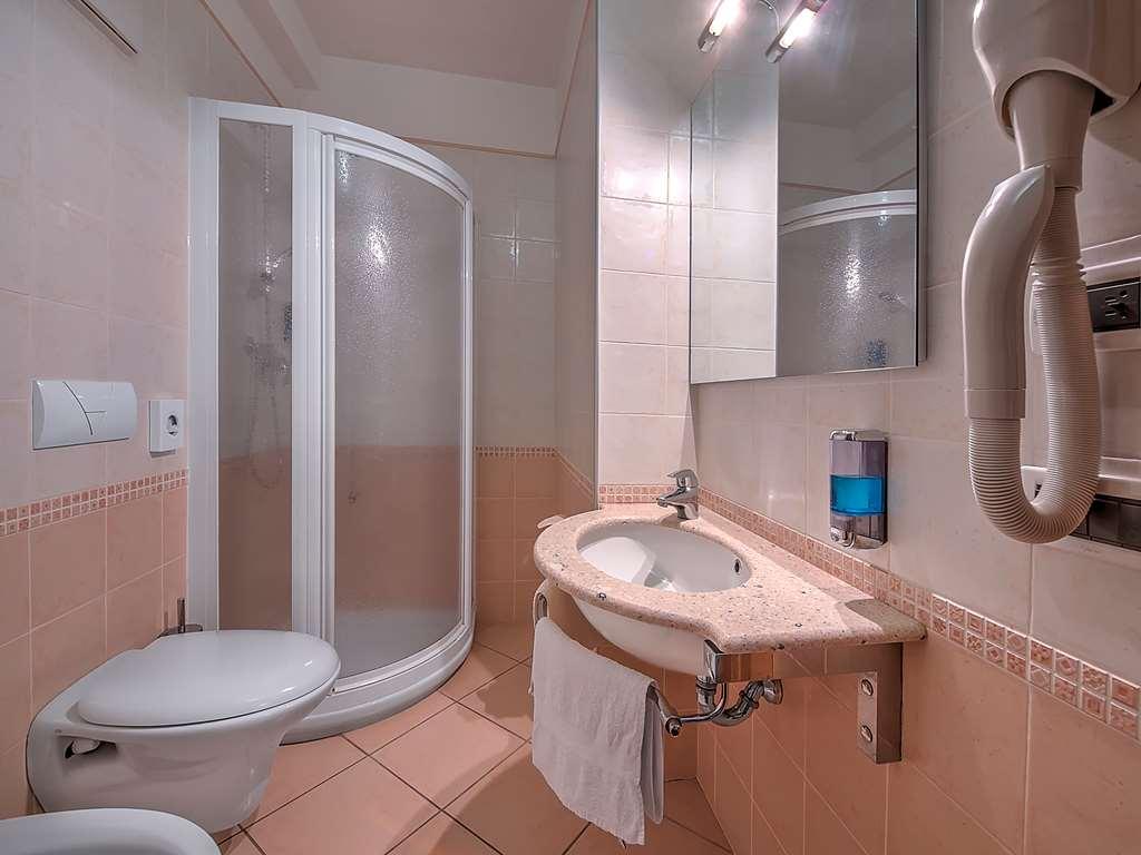 Hotel Garni La Vigna - Adult Friendly San Michele allʼAdige الغرفة الصورة